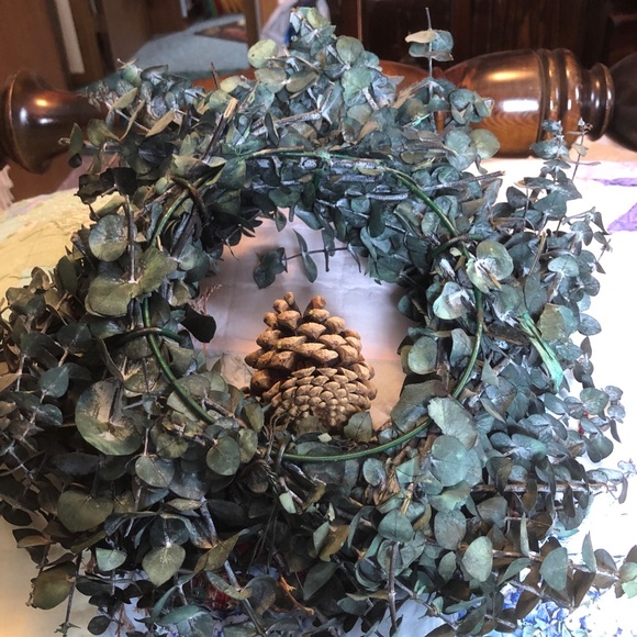 Wreath, Eucalyptus, Red Berries & Ribbon &Pinecone - Picture 8 of 16
